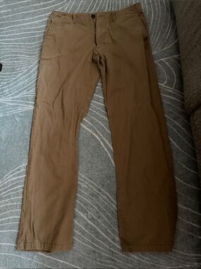 Old Navy Men's Tan Chino Pants